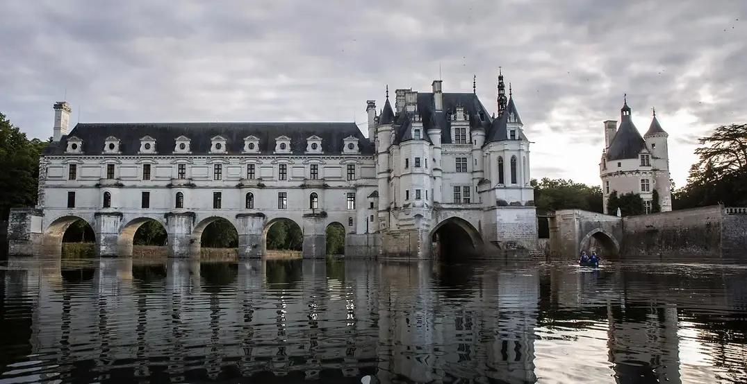Découvrez la vue du chateau de chenonceaux depuis le cher